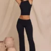 Hollis Mid-Rise Straight Leg Trousers in Schwarz Hollis Mid-Rise Straight Leg Trousers in Schwarz