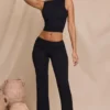 Hollis Mid-Rise Straight Leg Trousers in Schwarz Hollis Mid-Rise Straight Leg Trousers in Schwarz
