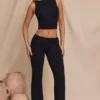 Hollis Mid-Rise Straight Leg Trousers in Schwarz Hollis Mid-Rise Straight Leg Trousers in Schwarz