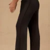 Hydra-Hose mit Bindeband vorne und weitem Bein in Schwarz Hydra-Hose mit Bindeband vorne und weitem Bein in Schwarz
