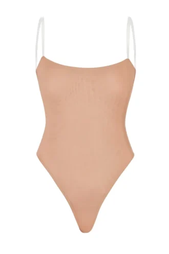 Intimates Bodys aus weichem Mesh mit unsichtbaren Trägern und String in Warm Peach