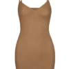 Intimates Soft Mesh Mini-Slipkleid mit V-Ausschnitt in Mandel Intimates Soft Mesh Mini-Slipkleid mit V-Ausschnitt in Mandel