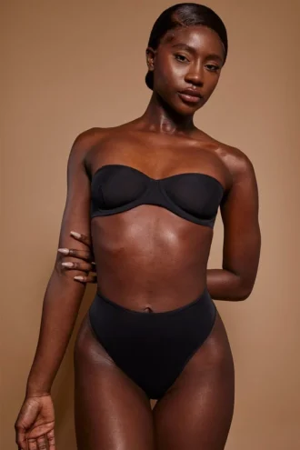 Intimates Soft Mesh Slip mit hoher Taille in Schwarz Intimates Soft Mesh Slip mit hoher Taille in Schwarz
