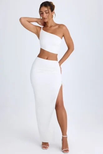 Ishaana Maxirock mit Rüschen und asymmetrischer Taille in Weiß