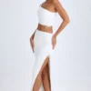 Ishaana Maxirock mit Rüschen und asymmetrischer Taille in Weiß Ishaana Maxirock mit Rüschen und asymmetrischer Taille in Weiß