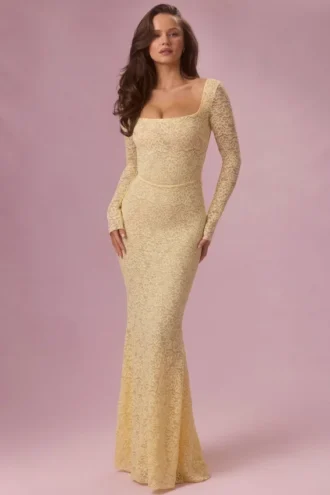 Isolde Spitzen-Maxikleid mit langen Ärmeln in Buttergelb