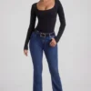 Jacey High-Rise Flared Jeans in Indigo-Waschung Jacey High-Rise Flared Jeans in Indigo-Waschung