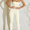 Jamila trägerloser Jumpsuit mit ausgestelltem Saum in Elfenbein Jamila trägerloser Jumpsuit mit ausgestelltem Saum in Elfenbein