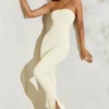 Jamila trägerloser Jumpsuit mit ausgestelltem Saum in Elfenbein Jamila trägerloser Jumpsuit mit ausgestelltem Saum in Elfenbein