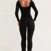 Jett Langarm-Jumpsuit mit quadratischem Ausschnitt in Schwarz Jett Langarm-Jumpsuit mit quadratischem Ausschnitt in Schwarz