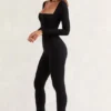 Jett Langarm-Jumpsuit mit quadratischem Ausschnitt in Schwarz Jett Langarm-Jumpsuit mit quadratischem Ausschnitt in Schwarz