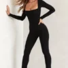 Jett Langarm-Jumpsuit mit quadratischem Ausschnitt in Schwarz Jett Langarm-Jumpsuit mit quadratischem Ausschnitt in Schwarz