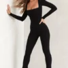 Jett Langarm-Jumpsuit mit quadratischem Ausschnitt in Schwarz Jett Langarm-Jumpsuit mit quadratischem Ausschnitt in Schwarz