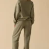 Jogginghose aus Baumwollfleece mit mittelhohem Bund in Khaki-Grün Jogginghose aus Baumwollfleece mit mittelhohem Bund in Khaki-Grün