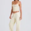 Jogginghose aus geripptem Strick mit weitem Bein in Creme Jogginghose aus geripptem Strick mit weitem Bein in Creme