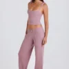 Jogginghose aus geripptem Strick mit weitem Bein in Mauve Jogginghose aus geripptem Strick mit weitem Bein in Mauve