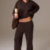 Jogginghose aus geripptem Strick mit weitem Bein in Pecan Jogginghose aus geripptem Strick mit weitem Bein in Pecan