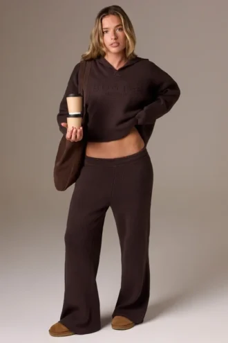 Jogginghose aus geripptem Strick mit weitem Bein in Pecan