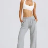 Jogginghose mit mittlerer Leibhöhe und geradem Bein in Grau meliert Jogginghose mit mittlerer Leibhöhe und geradem Bein in Grau meliert