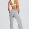 Jogginghose mit mittlerer Leibhöhe und geradem Bein in Grau meliert Jogginghose mit mittlerer Leibhöhe und geradem Bein in Grau meliert