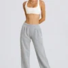 Jogginghose mit mittlerer Leibhöhe und geradem Bein in Grau meliert Jogginghose mit mittlerer Leibhöhe und geradem Bein in Grau meliert