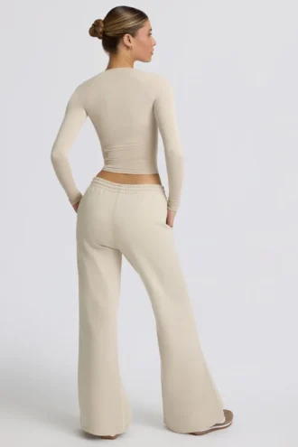 Jogginghose mit niedriger Leibhöhe und weitem Bein in Bone Jogginghose mit niedriger Leibhöhe und weitem Bein in Bone