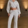Jogginghose mit niedriger Leibhöhe und weitem Bein in Grau meliert Jogginghose mit niedriger Leibhöhe und weitem Bein in Grau meliert