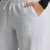 Jogginghose mit niedriger Leibhöhe und weitem Bein in Grau meliert Jogginghose mit niedriger Leibhöhe und weitem Bein in Grau meliert