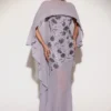 Jovelle transparenter, drapierter Chiffon-Umhang in Lila Jovelle transparenter, drapierter Chiffon-Umhang in Lila
