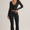 Jules Modal-Rippenhose mit Umschlag und ausgestelltem Bein in Schwarz Jules Modal-Rippenhose mit Umschlag und ausgestelltem Bein in Schwarz
