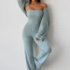 Jumpsuit aus grobem Strick mit Bandeau-Ausschnitt und ausgestellten Hosenbeinen in staubigem Blaugrün Jumpsuit aus grobem Strick mit Bandeau-Ausschnitt und ausgestellten Hosenbeinen in staubigem Blaugrün