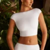 Juno Crop-Top mit Flügelärmeln und offenem Rücken in Weiß