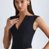 Kadie V-Ausschnitt-Crop-Oberteil in Schwarz