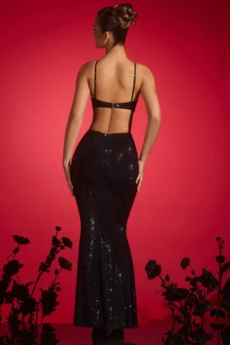 Kassie Verziertes Neckholder-Kleid mit Cut-outs in Schwarz Kassie Verziertes Neckholder-Kleid mit Cut-outs in Schwarz