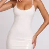 Kendall Vinyl-Minikleid mit Bindeband und U-Ausschnitt in Weiß