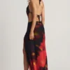 Keona Mid-Rise Split Maxi Rock in rotem Blurred-Print Keona Mid-Rise Split Maxi Rock in rotem Blurred-Print