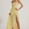 Kerra halbtransparentes, verziertes, asymmetrisches Maxikleid in Gelb