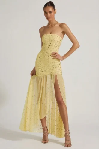 Kerra halbtransparentes, verziertes, asymmetrisches Maxikleid in Gelb
