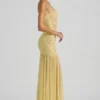 Kerra halbtransparentes, verziertes, asymmetrisches Maxikleid in Gelb