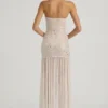 Kerra halbtransparentes, verziertes, asymmetrisches Maxikleid in Weiß