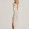 Kerra halbtransparentes, verziertes, asymmetrisches Maxikleid in Weiß