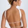 Khai Bandeau-Oberteil mit Choker-Detail in Weiß Khai Bandeau-Oberteil mit Choker-Detail in Weiß