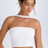 Khai Bandeau-Oberteil mit Choker-Detail in Weiß Khai Bandeau-Oberteil mit Choker-Detail in Weiß