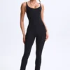 Kiki Modal Plunge Jumpsuit mit offenem Rücken und ausgestelltem Schnitt in Schwarz Kiki Modal Plunge Jumpsuit mit offenem Rücken und ausgestelltem Schnitt in Schwarz