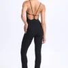 Kiki Modal Plunge Jumpsuit mit offenem Rücken und ausgestelltem Schnitt in Schwarz Kiki Modal Plunge Jumpsuit mit offenem Rücken und ausgestelltem Schnitt in Schwarz