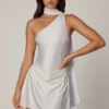 Kiraz Asymmetrisches Minikleid mit Schaldetail in Weiß