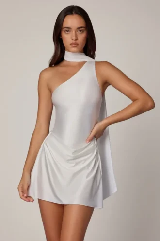 Kiraz Asymmetrisches Minikleid mit Schaldetail in Weiß