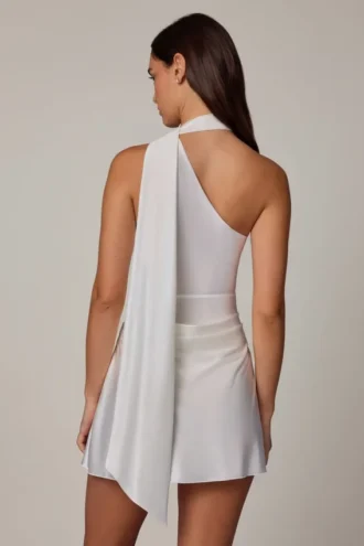 Kiraz Asymmetrisches Minikleid mit Schaldetail in Weiß