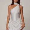 Kiraz Asymmetrisches Minikleid mit Schaldetail in Weiß