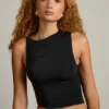 Kirbie Asymmetrisches Tanktop mit Rüschen in Schwarz Kirbie Asymmetrisches Tanktop mit Rüschen in Schwarz